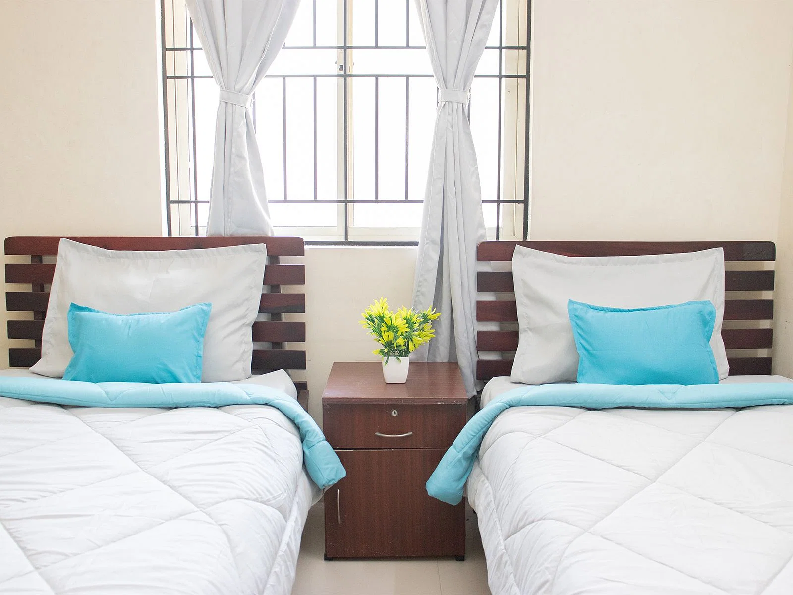 luxury PG accommodations with modern Wi-Fi, AC, and TV in Bellandur-Bangalore-Zolo Nirvana