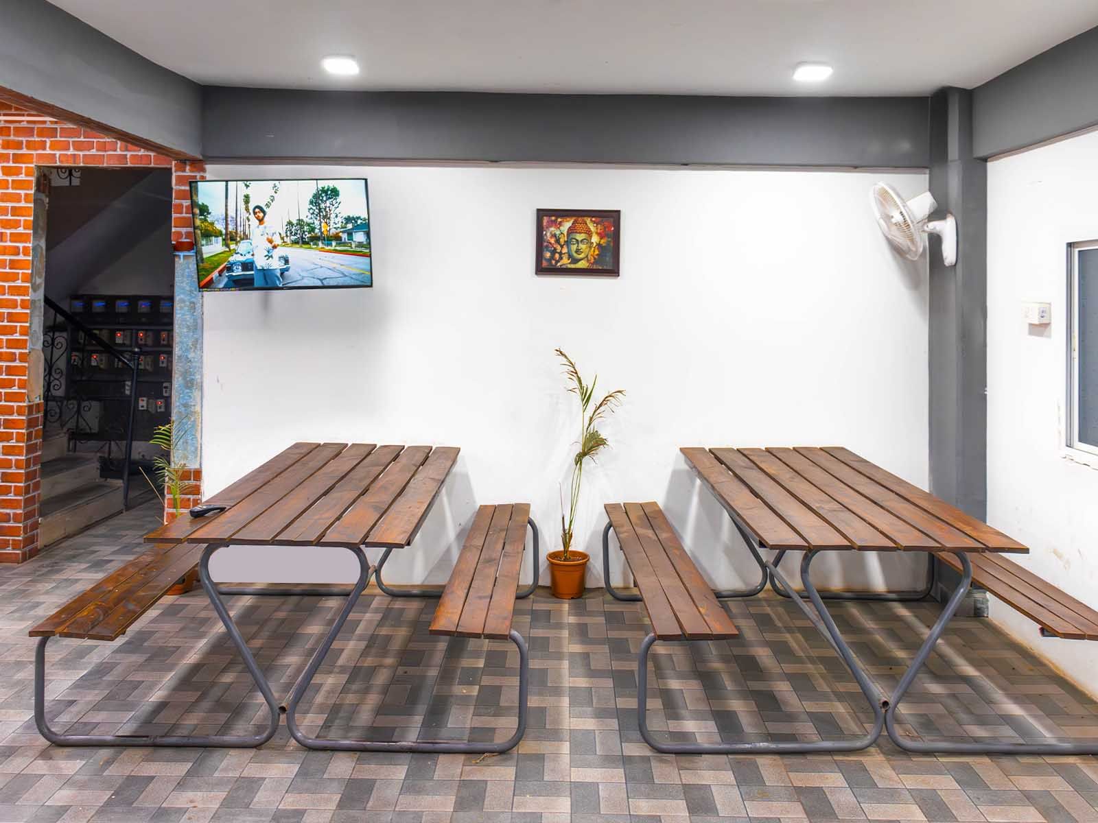 safe and affordable hostels for gents students with 24/7 security and CCTV surveillance-Zolo Rainbow for Men