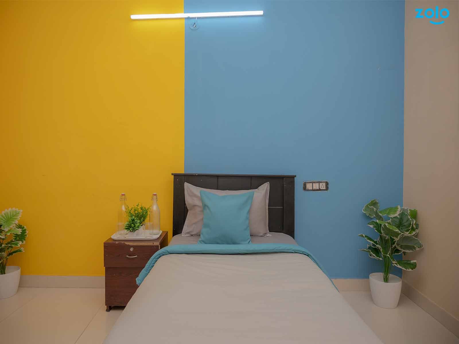 pgs in Manyata with Daily housekeeping facilities and free Wi-Fi-Zolo Nebula