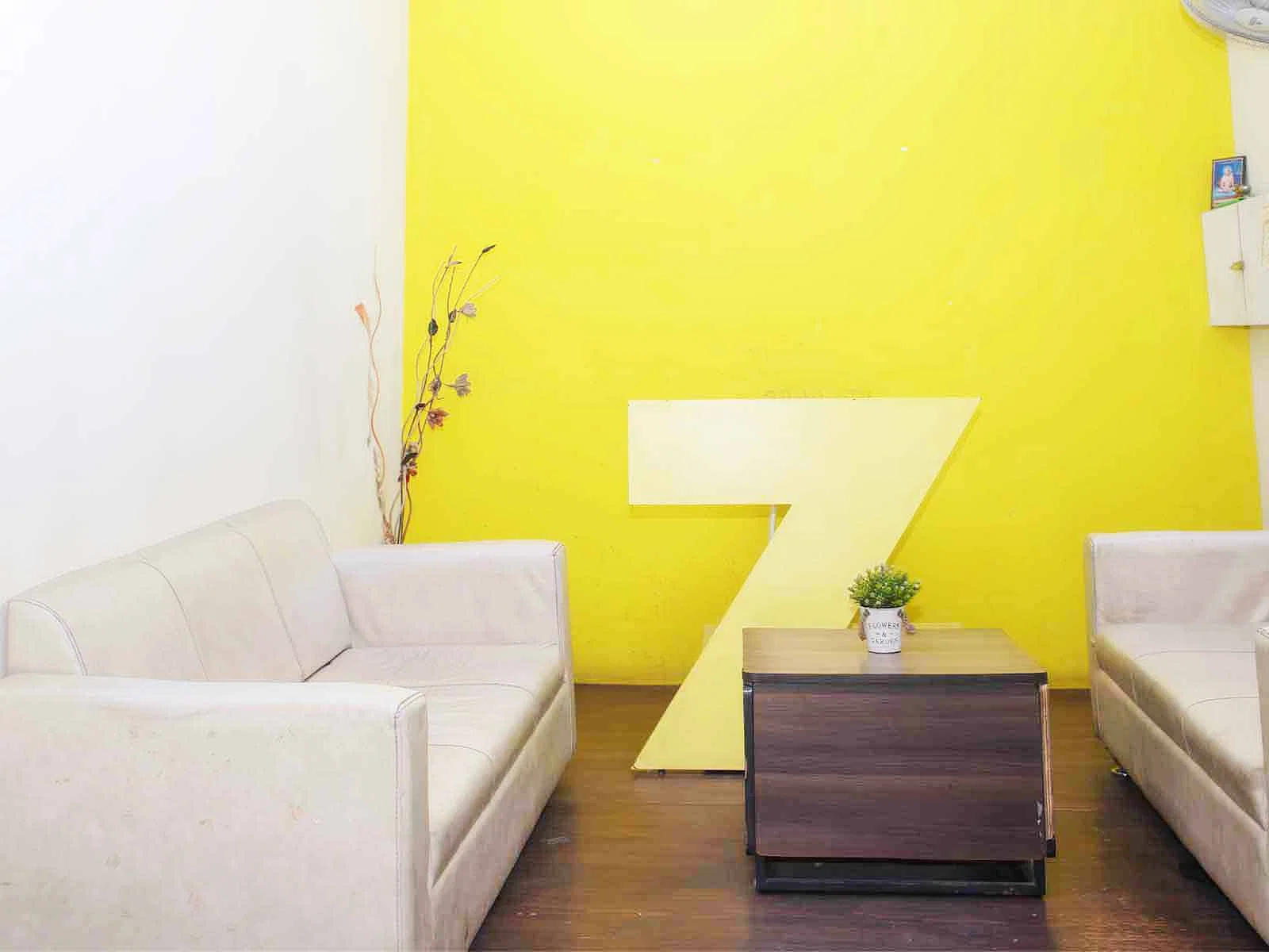 best Coliving rooms with high-speed Wi-Fi, shared kitchens, and laundry facilities-Zolo Altius