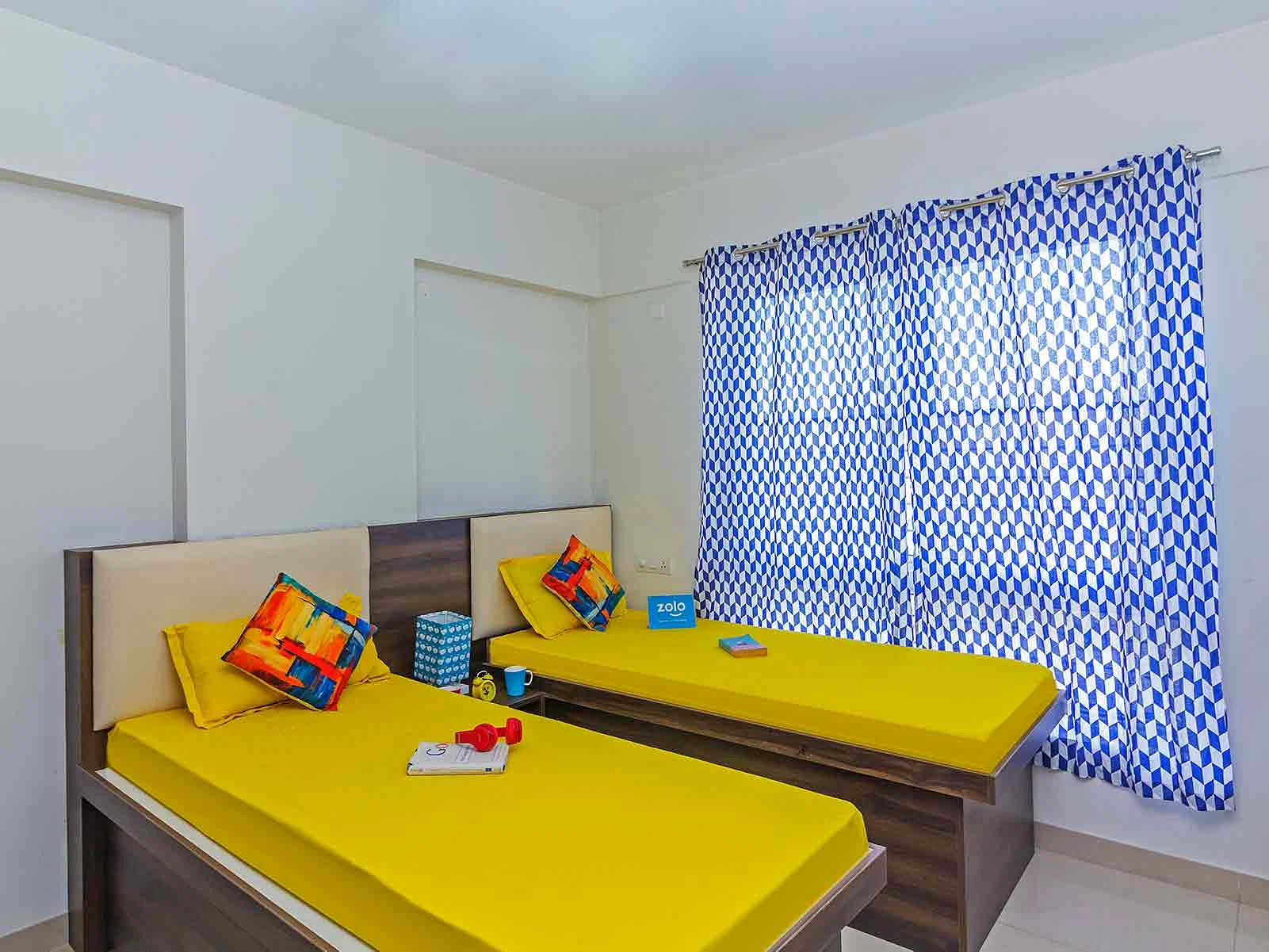 luxury pg rooms for working professionals couple with private bathrooms in Bangalore-Zolo Essenza