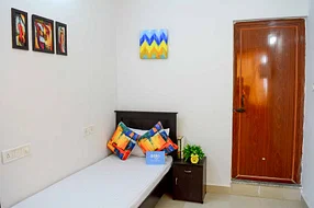 luxury pg rooms for working professionals unisex with private bathrooms in Bangalore-Zolo Renaissance