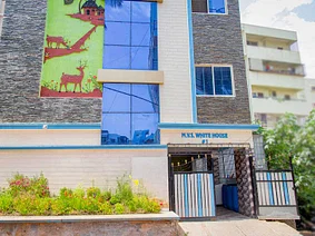 safe and affordable hostels for couple students with 24/7 security and CCTV surveillance-Zolo Avni