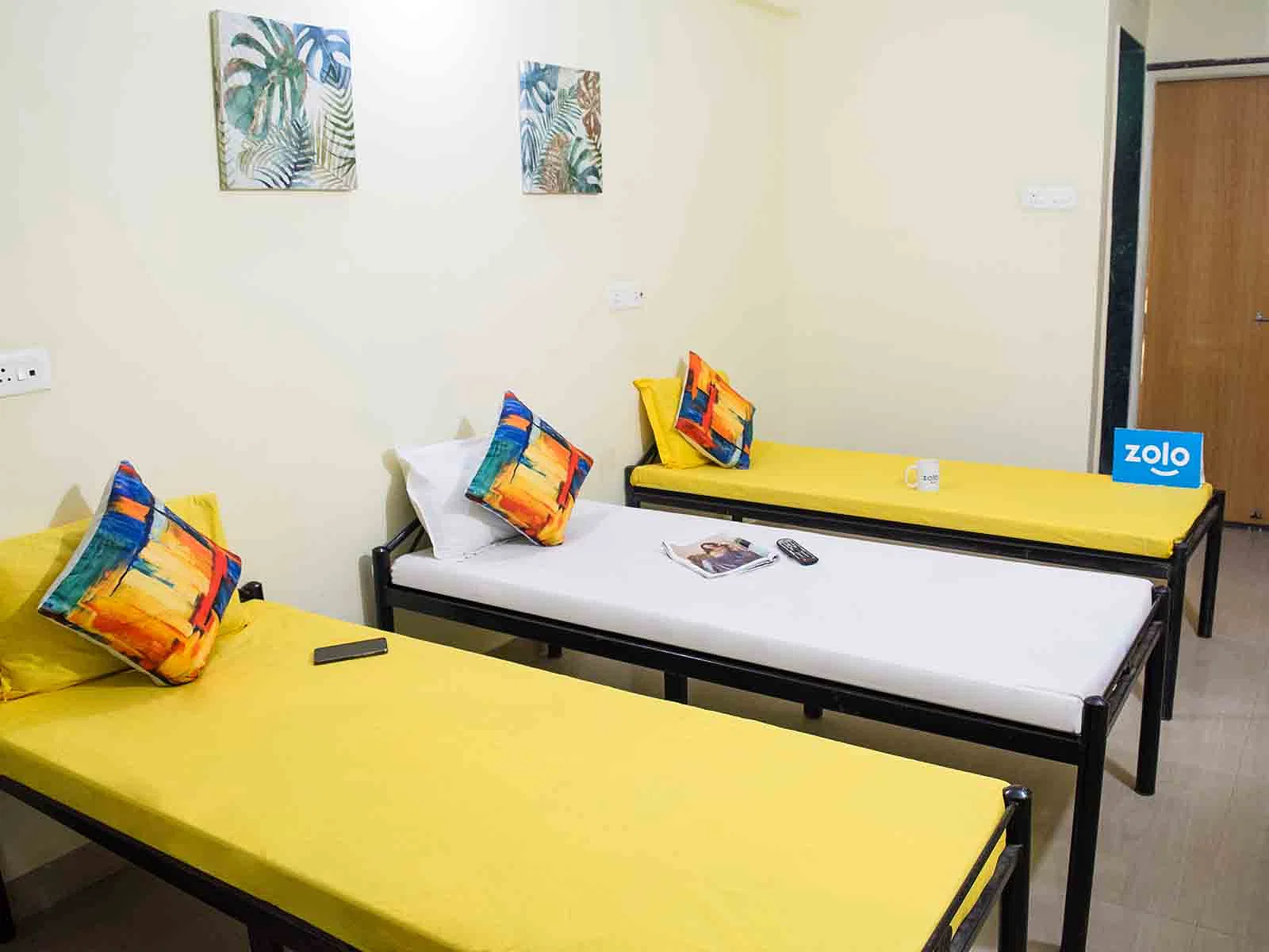 luxury pg rooms for working professionals boys and girls with private bathrooms in Pune-Zolo Highrollers