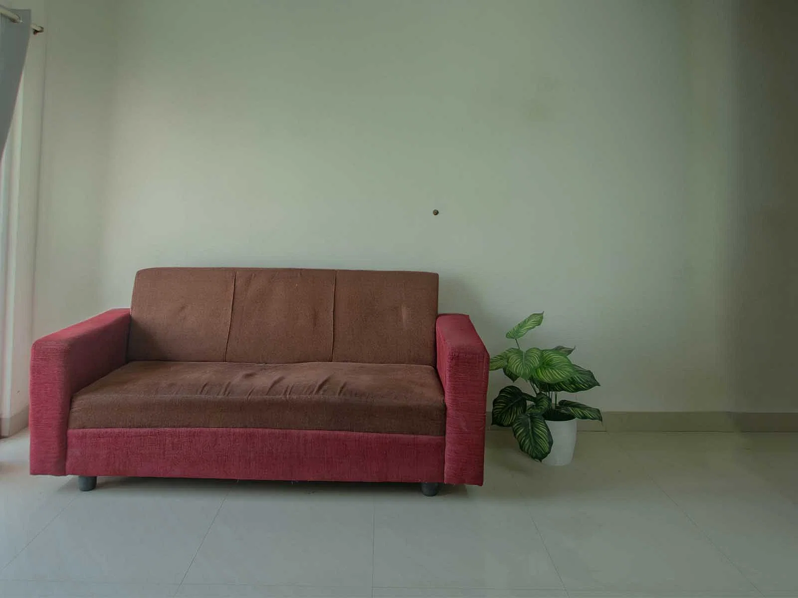 Affordable single rooms for students and working professionals in Mogappair-Chennai-Zolo Signature