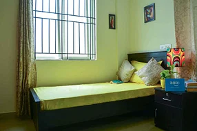 budget-friendly PGs and hostels for couple with single rooms with daily hopusekeeping-Zolo Themis