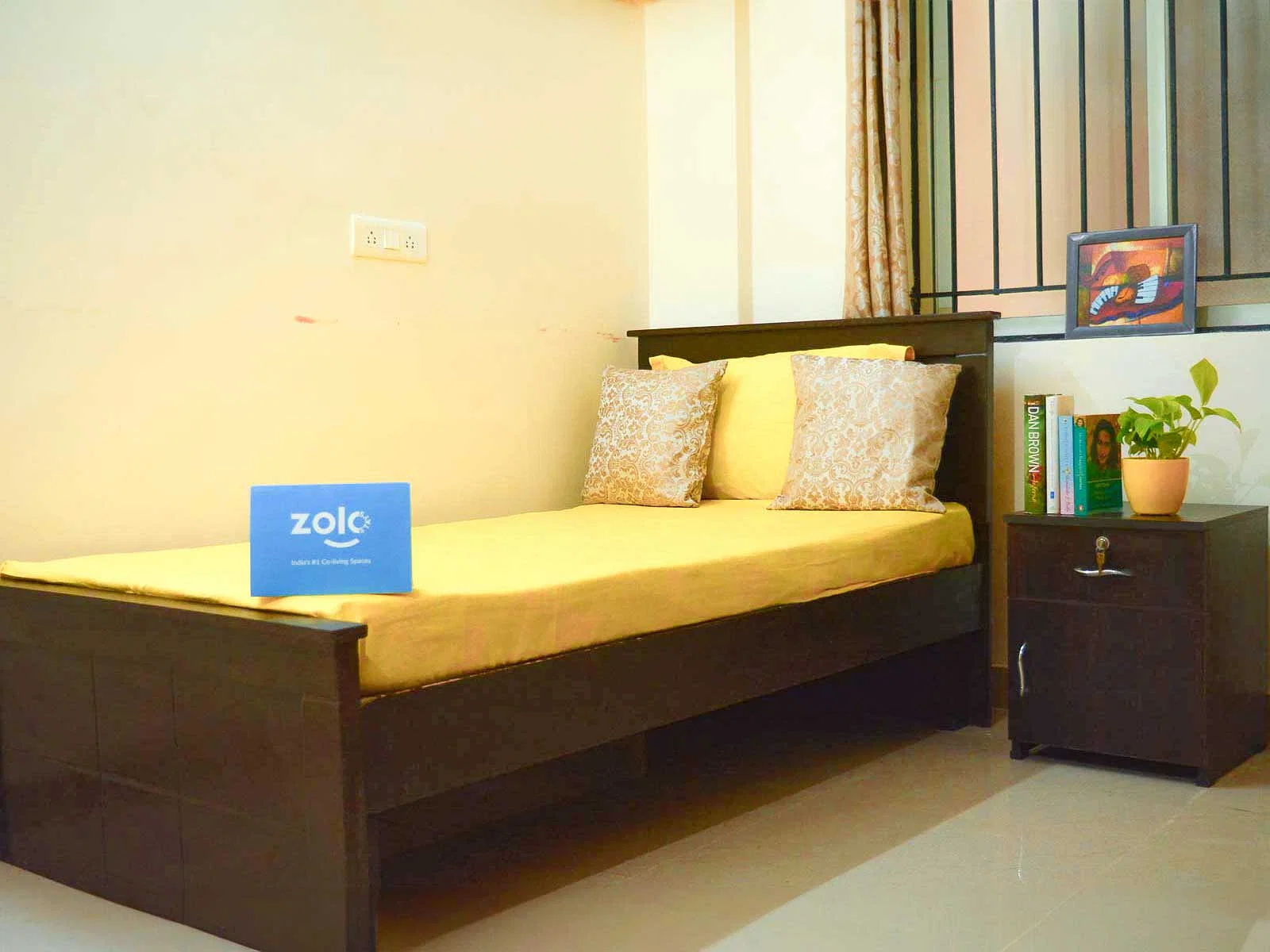luxury pg rooms for working professionals boys and girls with private bathrooms in Bangalore-Zolo Helios