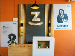 luxury pg rooms for working professionals men with private bathrooms in Pune-Zolo Hendrix