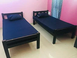 pgs in Perungalathur with Daily housekeeping facilities and free Wi-Fi-Zolo Greenhills