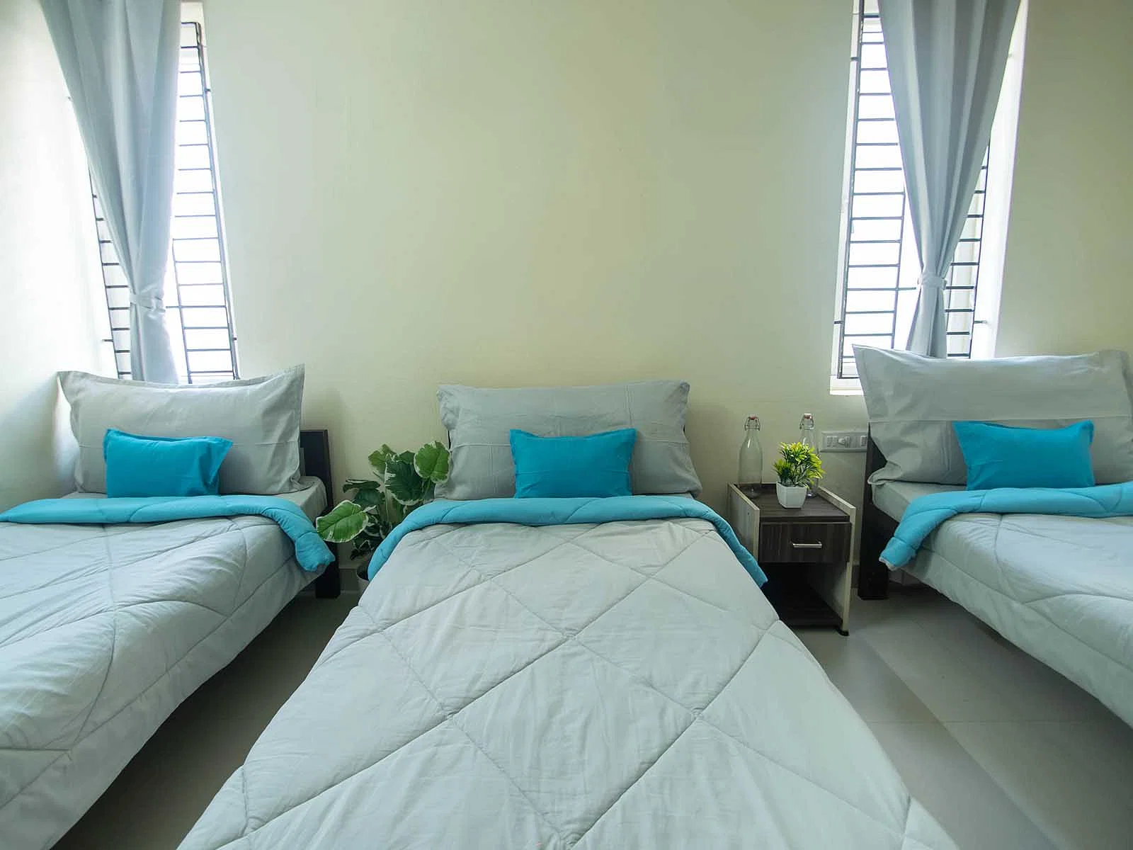 luxury PG accommodations with modern Wi-Fi, AC, and TV in Iyyappanthangal-Chennai-Zolo Bluemen