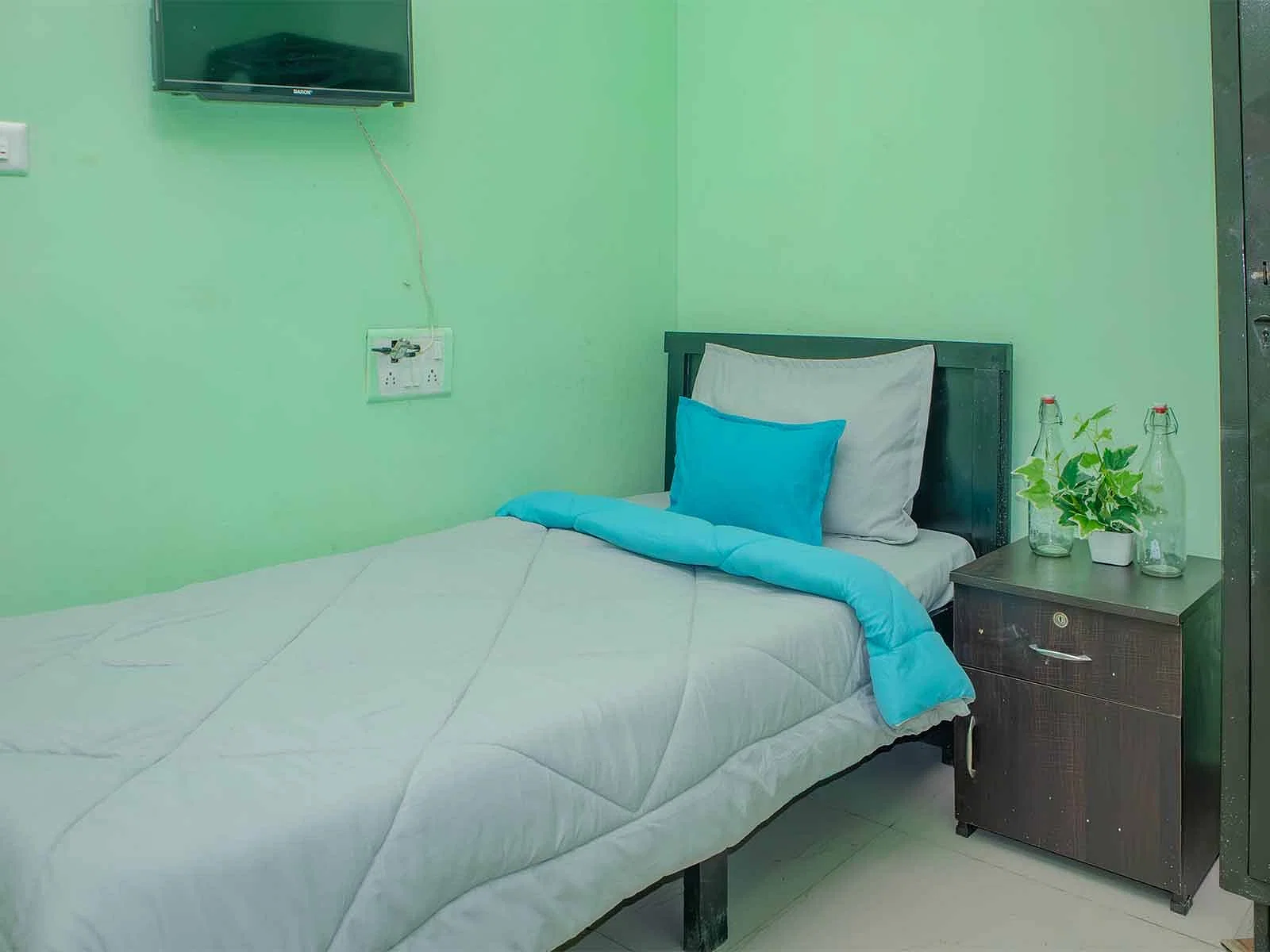 luxury PG accommodations with modern Wi-Fi, AC, and TV in Manyata-Bangalore-Zolo Scarlet