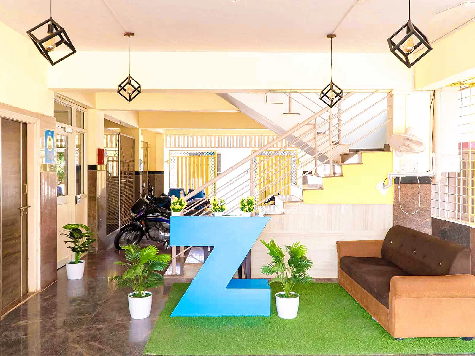 budget-friendly PGs and hostels for couple with single rooms with daily hopusekeeping-Zolo Cronos