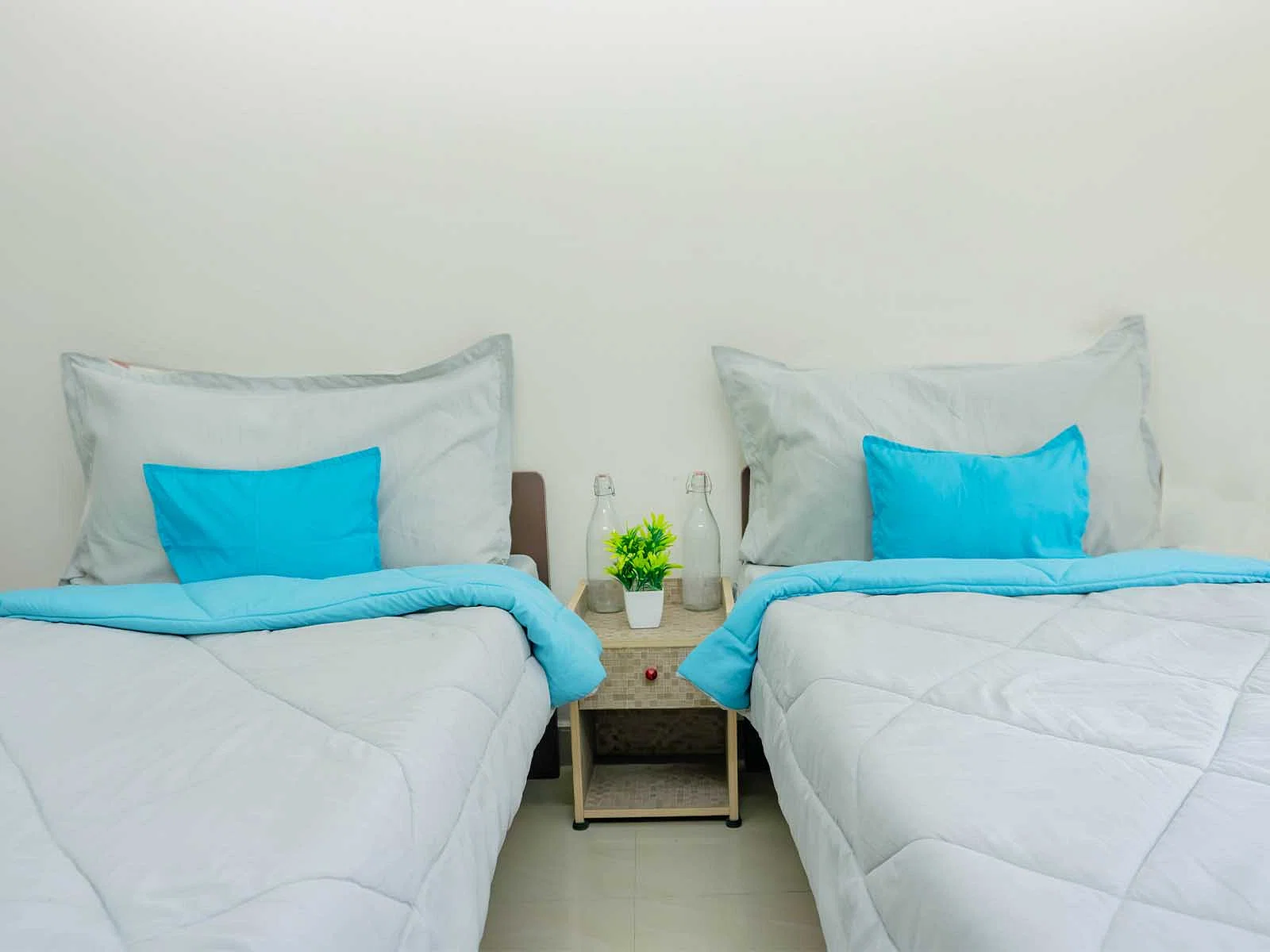 luxury PG accommodations with modern Wi-Fi, AC, and TV in Pallikaranai-Chennai-Zolo Classic