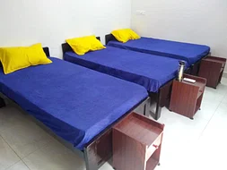 luxury pg rooms for working professionals boys and girls with private bathrooms in Chennai-Zolo Flyer