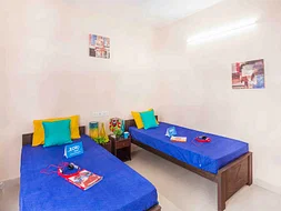 luxury PG accommodations with modern Wi-Fi, AC, and TV in Nungambakkam-Chennai-Zolo Zentrum