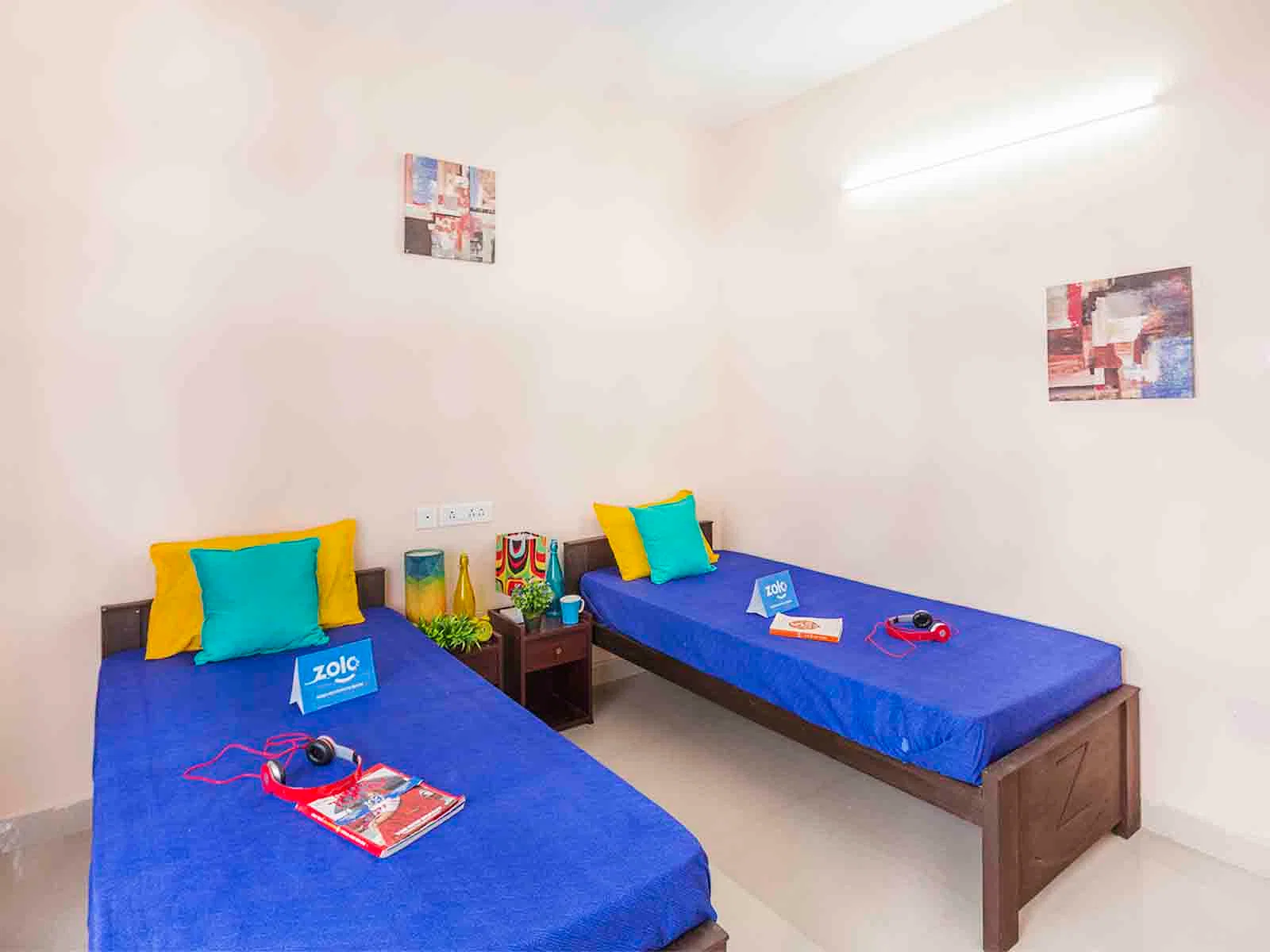 luxury PG accommodations with modern Wi-Fi, AC, and TV in Nungambakkam-Chennai-Zolo Zentrum