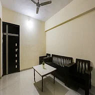 luxury pg rooms for working professionals men with private bathrooms in Mumbai-Zolo Milan