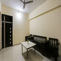luxury pg rooms for working professionals boys with private bathrooms in Mumbai-Zolo Milan