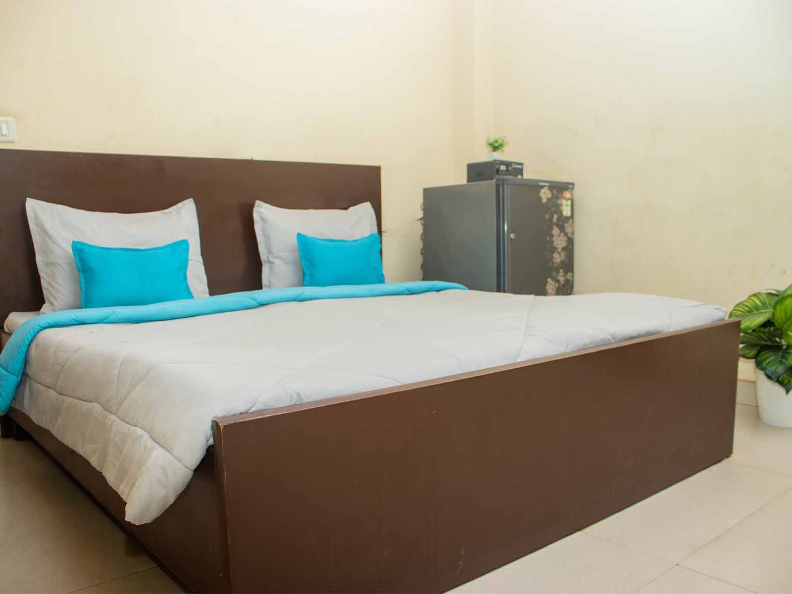 fully furnished Zolo single rooms for rent near me-check out now-Zolo Flora