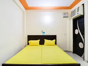 budget-friendly PGs and hostels for couple with single rooms with daily hopusekeeping-Zolo Flora