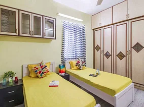 luxury PG accommodations with modern Wi-Fi, AC, and TV in Andheri West-Mumbai-Zolo Mystique