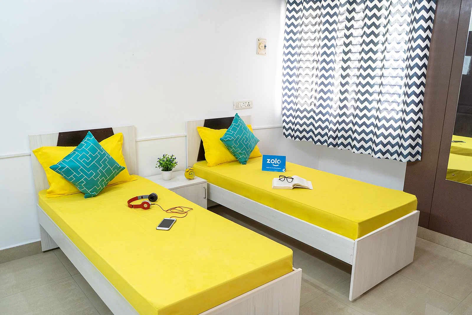 luxury PG accommodations with modern Wi-Fi, AC, and TV in KK Nagar-Chennai-Zolo Italia