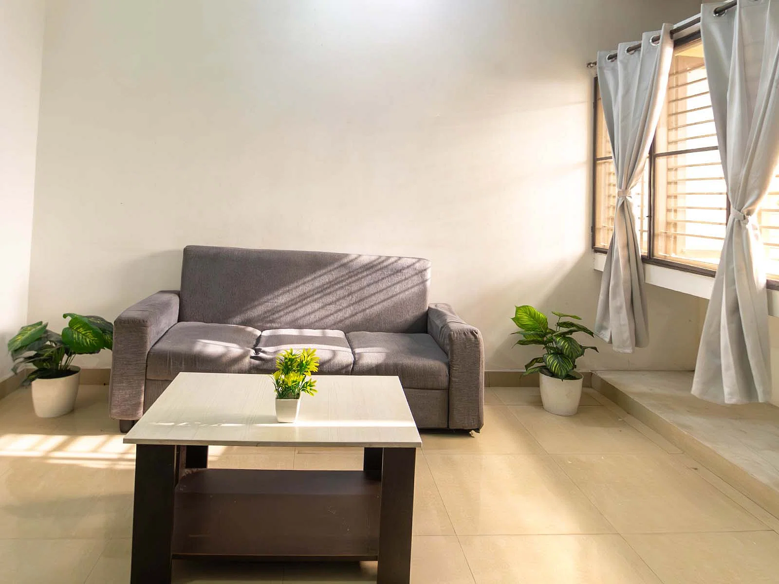 Fully furnished single/sharing rooms for rent in KK Nagar with no brokerage-apply fast-Zolo Italia
