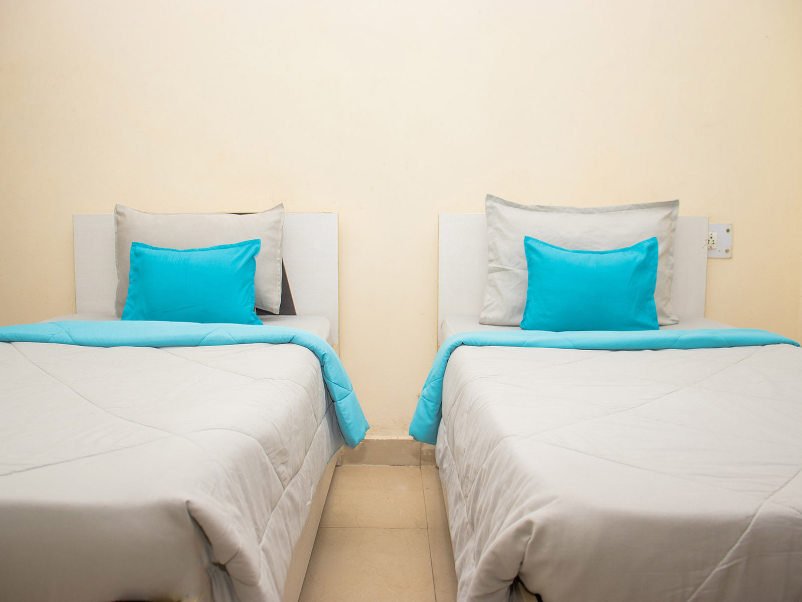 luxury PG accommodations with modern Wi-Fi, AC, and TV in Sector 38-Gurugram-Zolo Medley