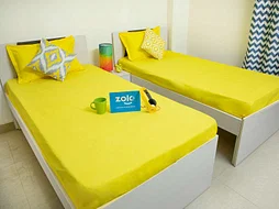 Affordable single rooms for students and working professionals in Sector 27-Noida-Zolo Bright