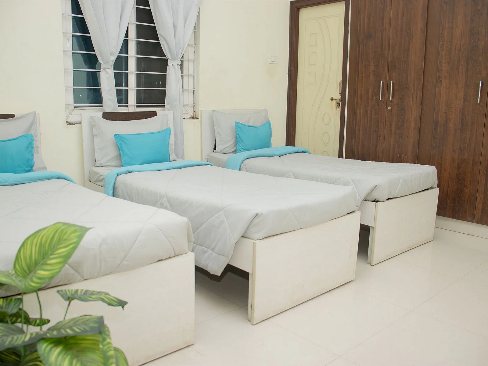 luxury PG accommodations with modern Wi-Fi, AC, and TV in KPHB-Hyderabad-Zolo Orbit