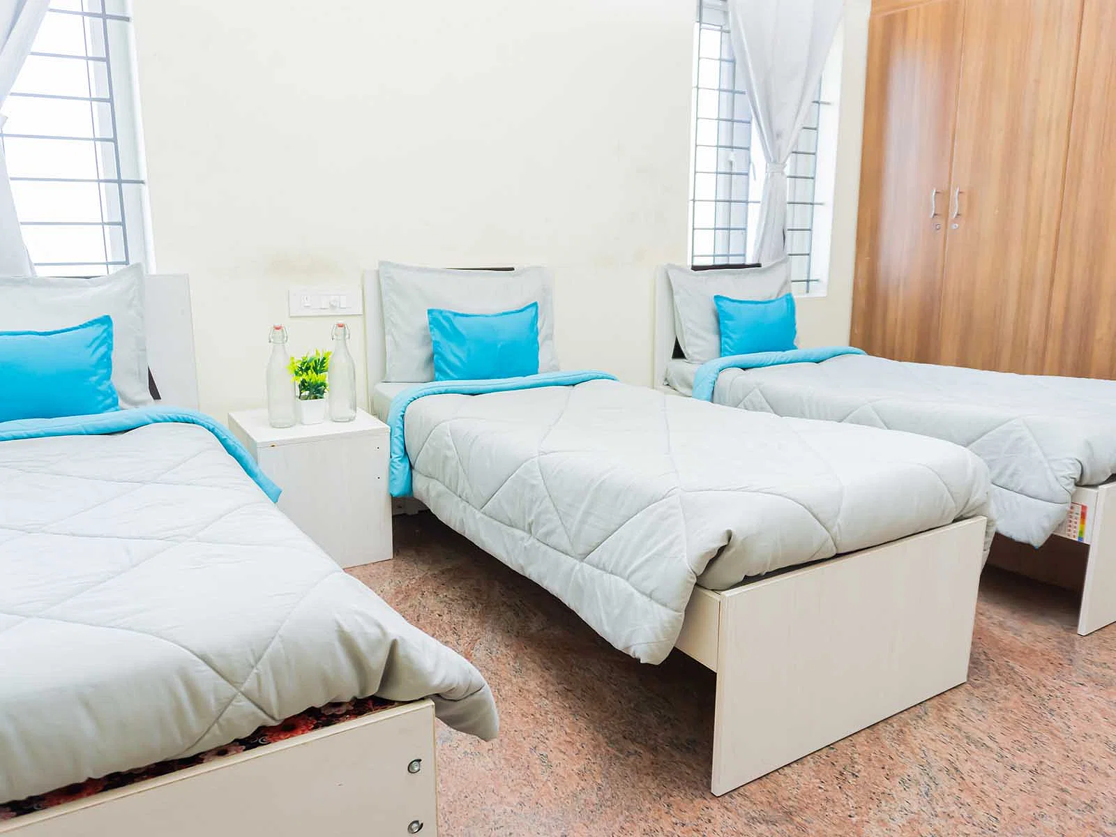 Affordable single rooms for students and working professionals in Saravanampatti-Coimbatore-Zolo Upstream