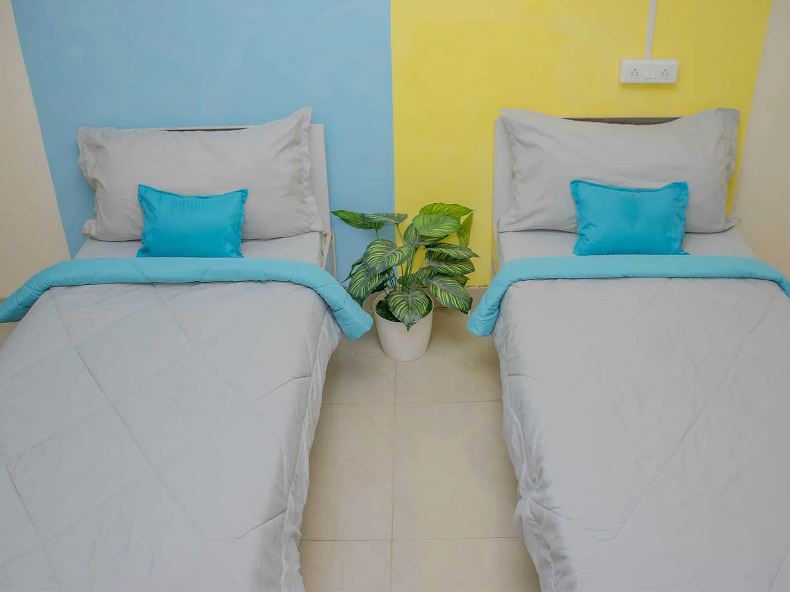 Fully furnished single/sharing rooms for rent in Kharadi with no brokerage-apply fast-Zolo Lilac
