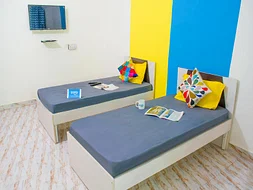 luxury pg rooms for working professionals men with private bathrooms in Pune-Zolo Lilac