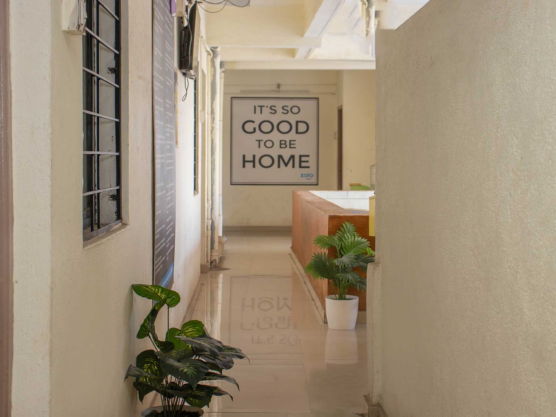 luxury pg rooms for working professionals boys with private bathrooms in Pune-Zolo Empire