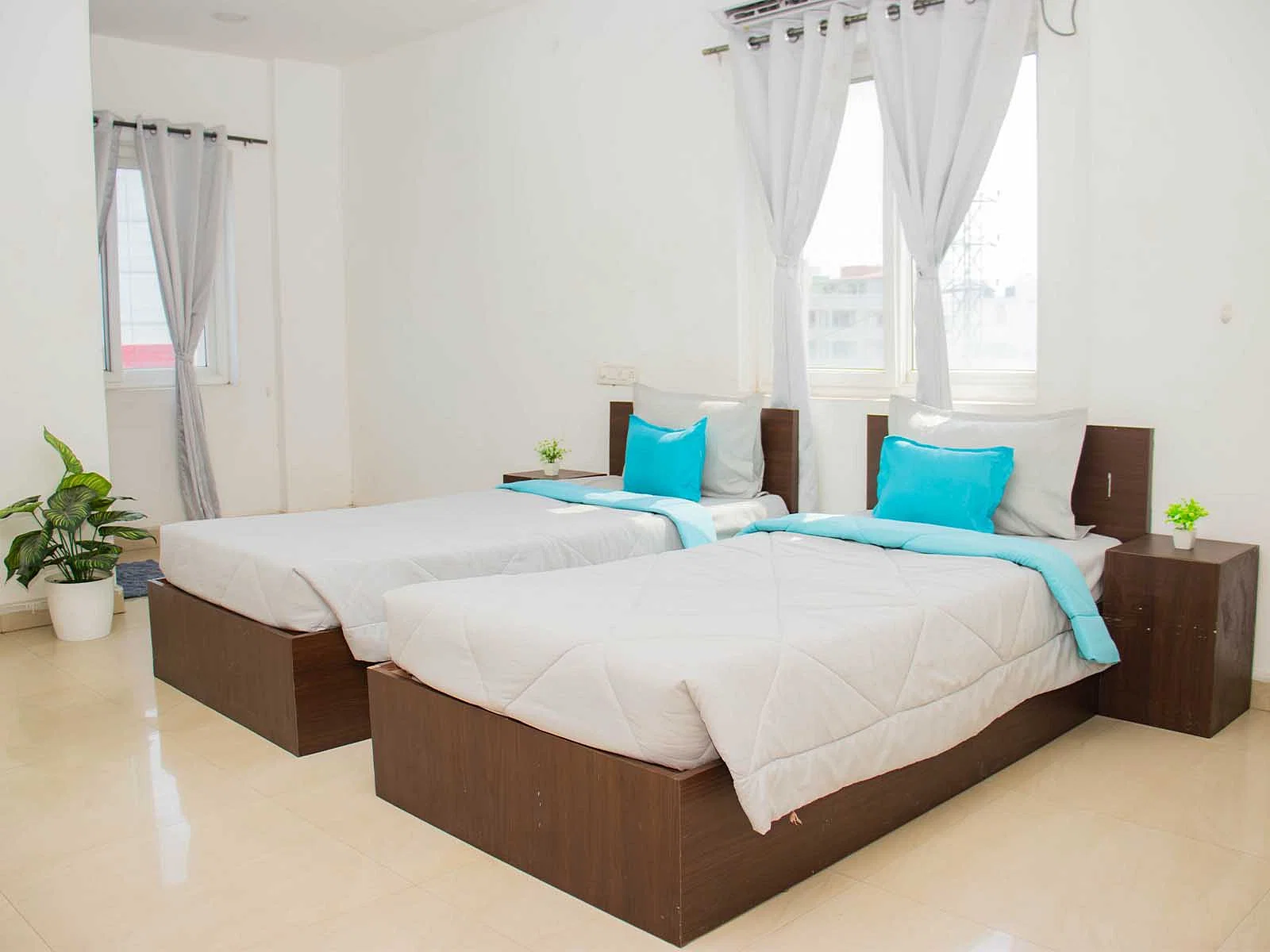 fully furnished Zolo single rooms for rent near me-check out now-Zolo Autumn