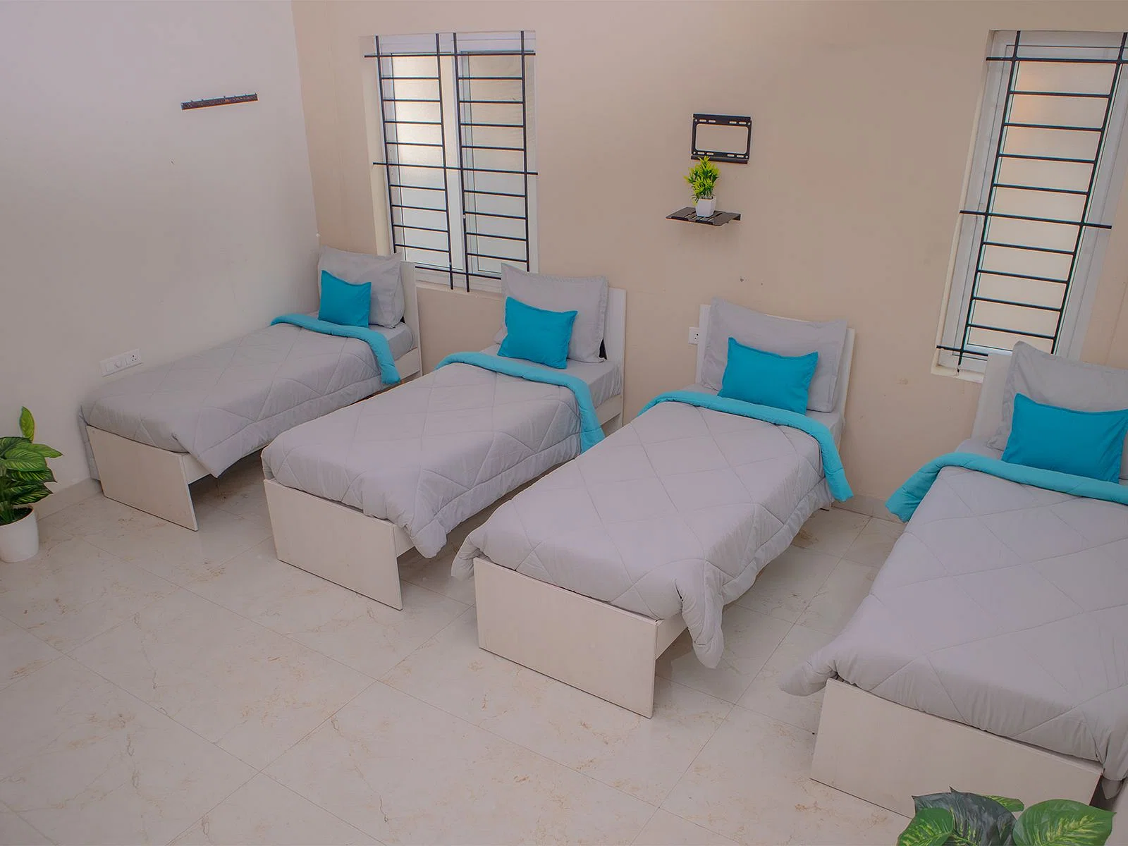 Fully furnished single/sharing rooms for rent in Peelamedu with no brokerage-apply fast-Zolo Jay