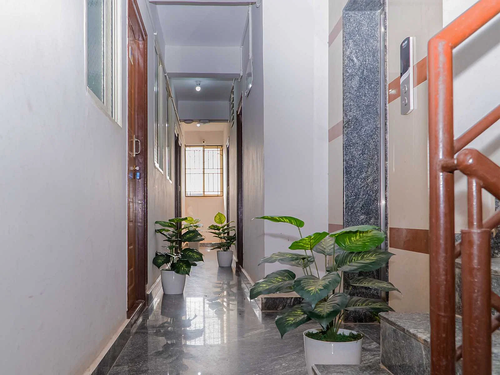 luxury pg rooms for working professionals unisex with private bathrooms in Bangalore-Zolo Laurel A