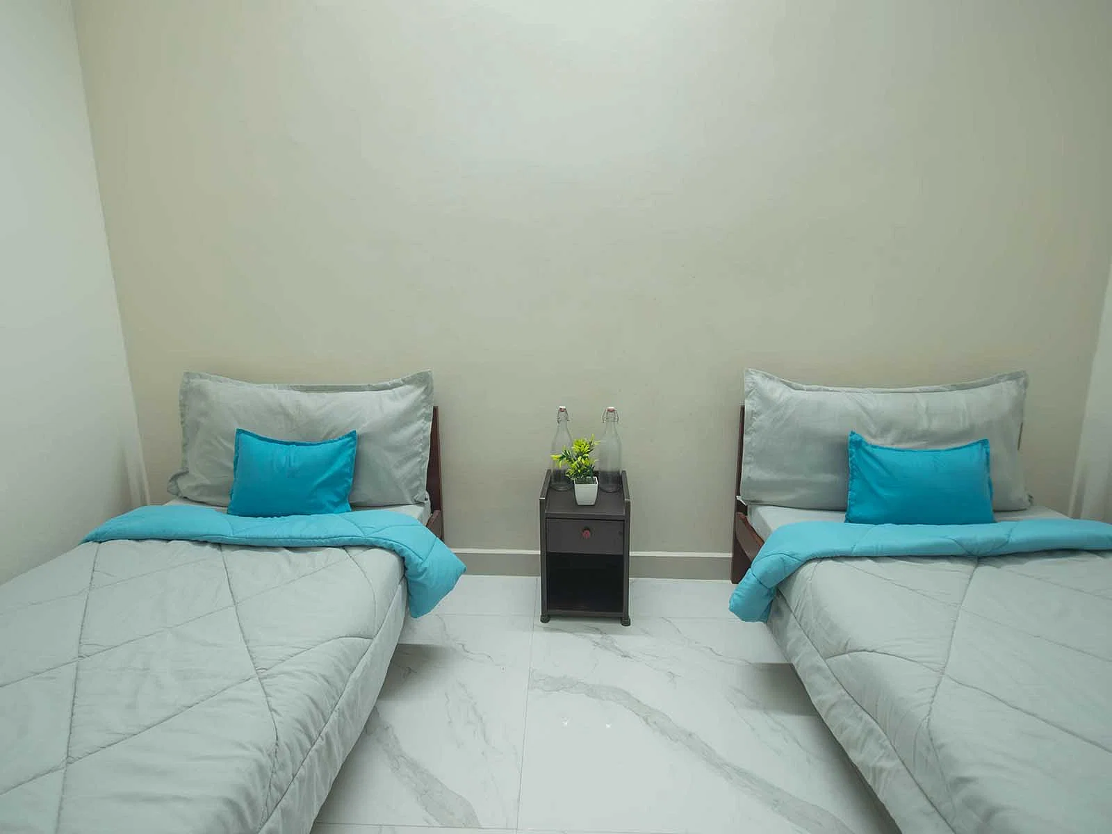 luxury pg rooms for working professionals boys and girls with private bathrooms in Chennai-Zolo Edge