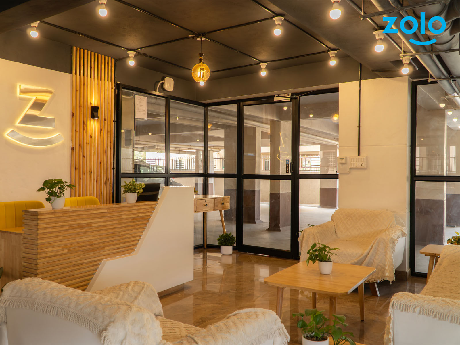 budget-friendly PGs and hostels for couple with single rooms with daily hopusekeeping-Zolo Belair A