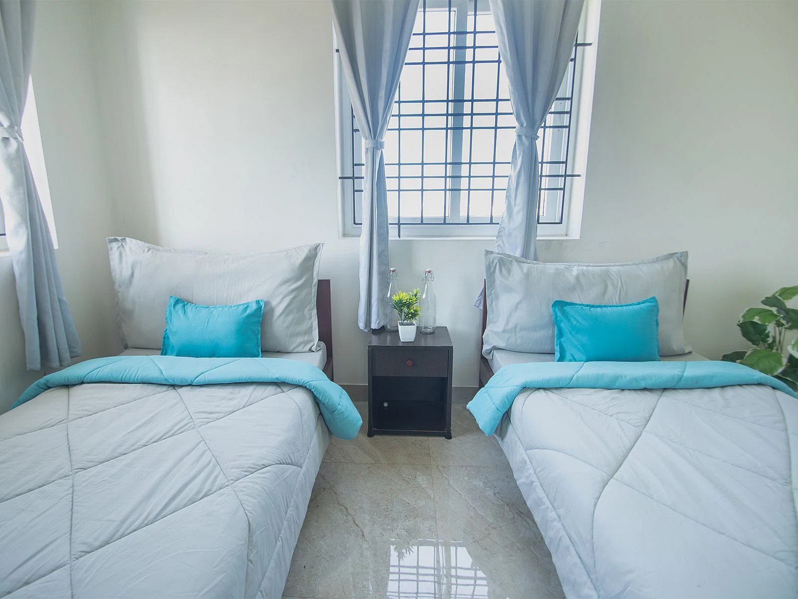 Fully furnished single/sharing rooms for rent in Siruseri with no brokerage-apply fast-Zolo Mirage