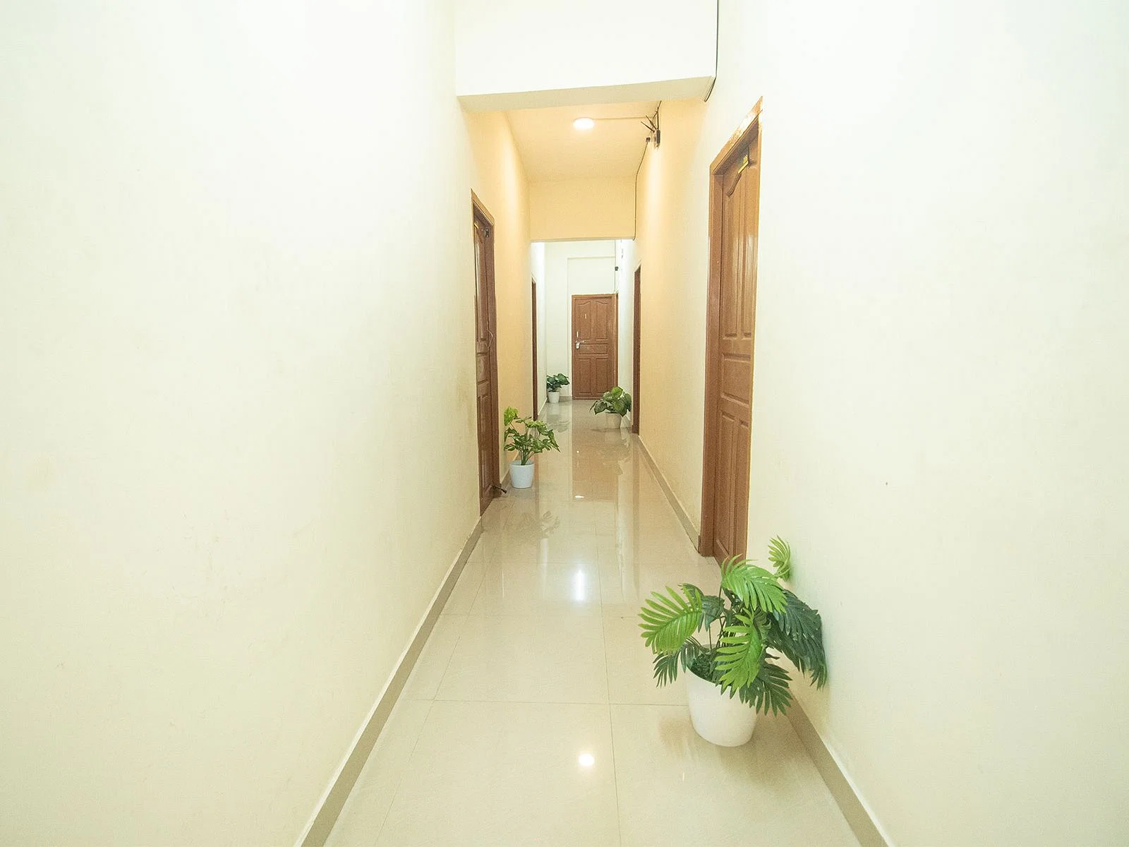 Affordable single rooms for students and working professionals in Iyyappanthangal-Chennai-Zolo Mercury
