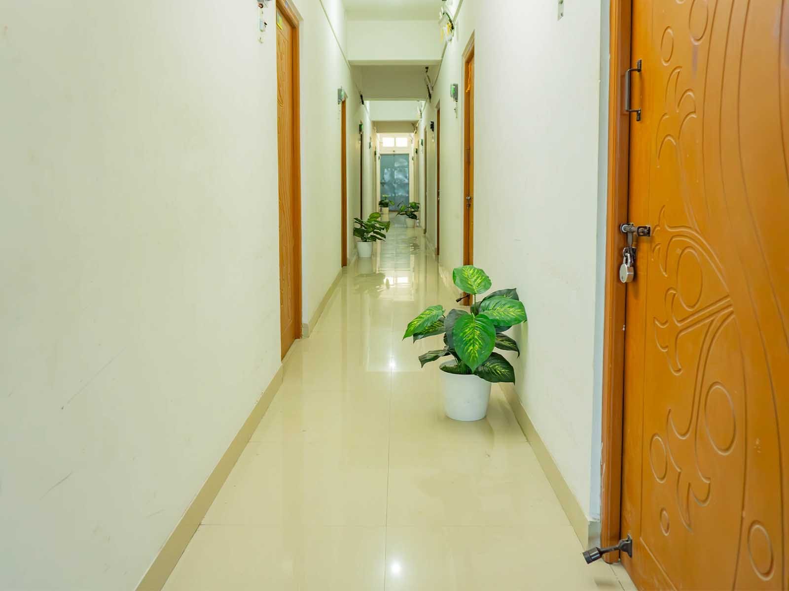 luxury PG accommodations with modern Wi-Fi, AC, and TV in Saravanampatti-Coimbatore-Zolo Kings