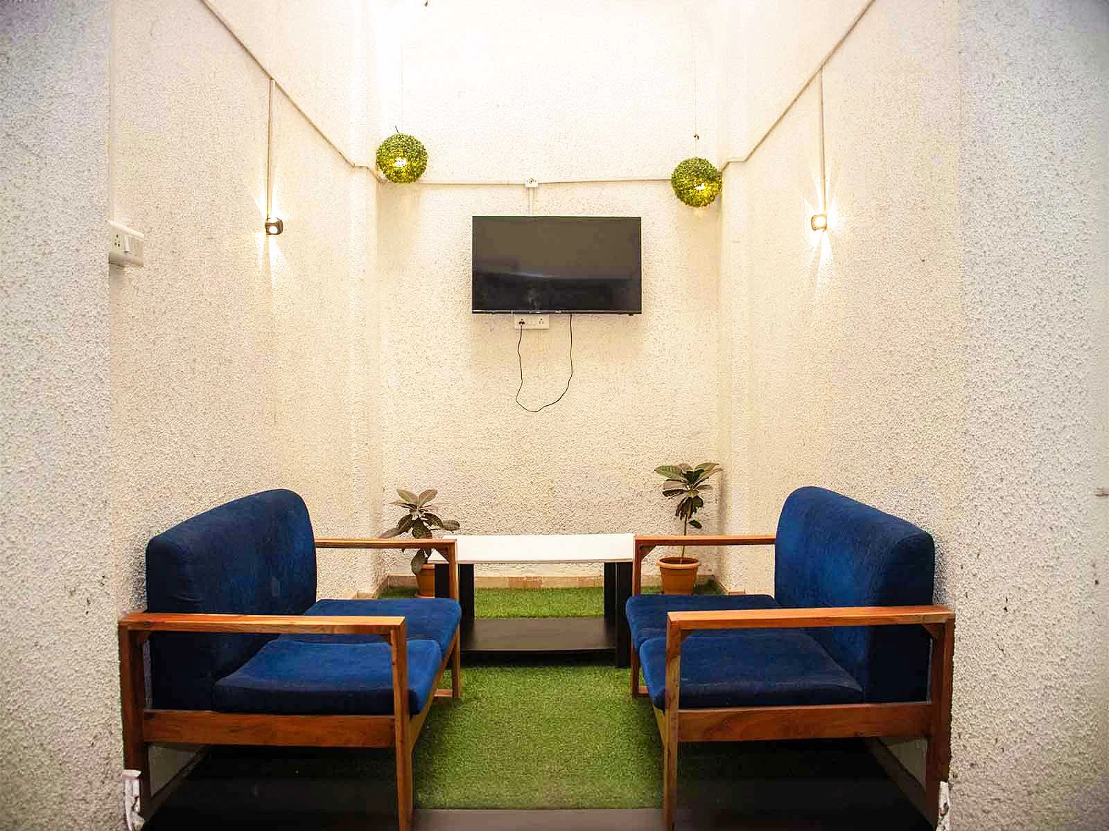 luxury PG accommodations with modern Wi-Fi, AC, and TV in Pimple Nilakh-Pune-Zolo Halberd