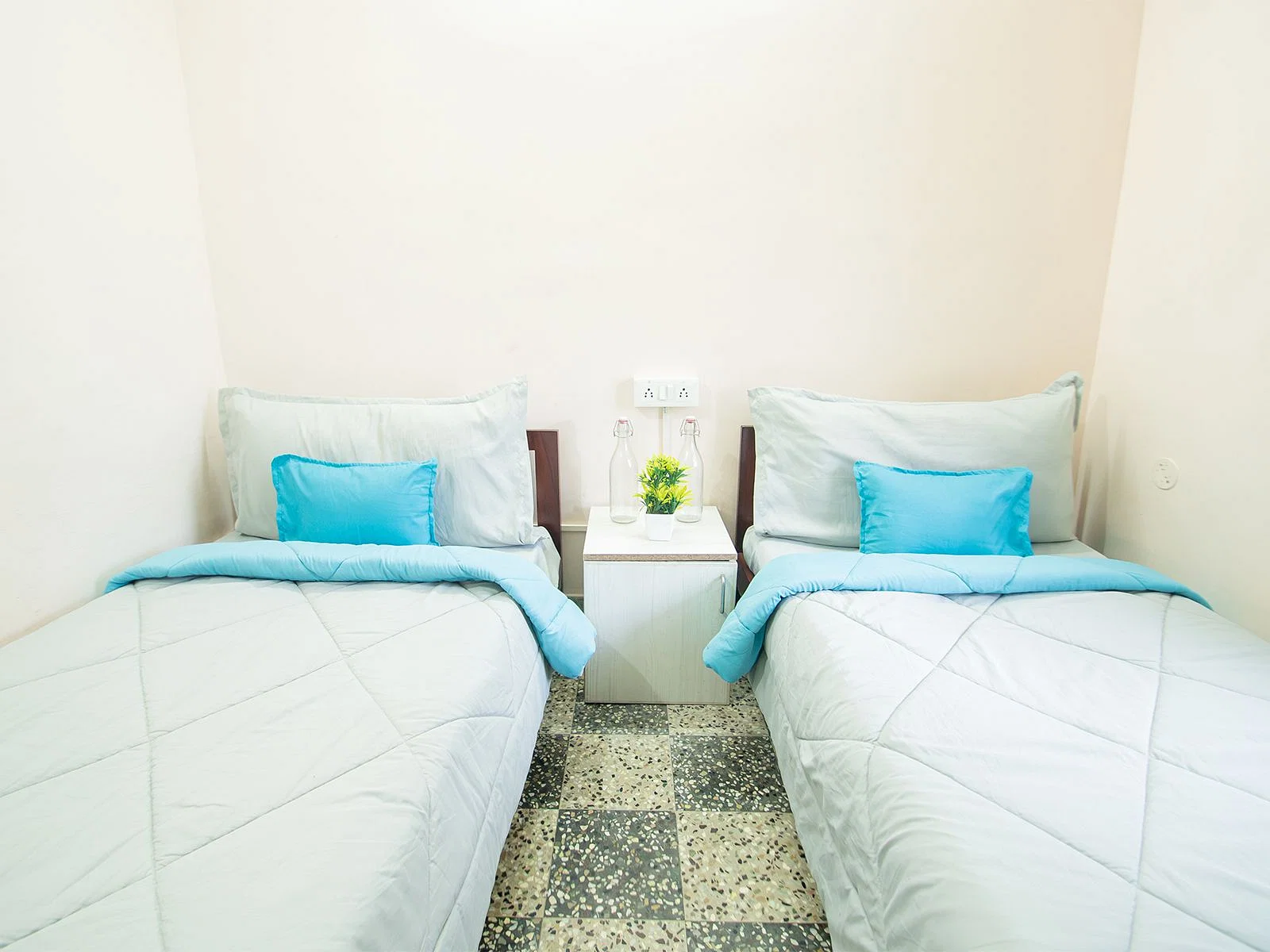 luxury PG accommodations with modern Wi-Fi, AC, and TV in West saidapet-Chennai-Zolo Rozzby B
