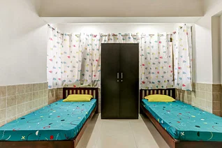 budget-friendly PGs and hostels for men with single rooms with daily hopusekeeping-Zolo Subway