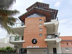 luxury pg rooms for working professionals couple with private bathrooms in Bangalore-Zolo Java
