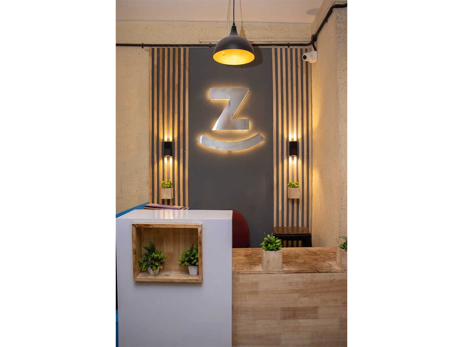 luxury pg rooms for working professionals couple with private bathrooms in Pune-Zolo Stalwart