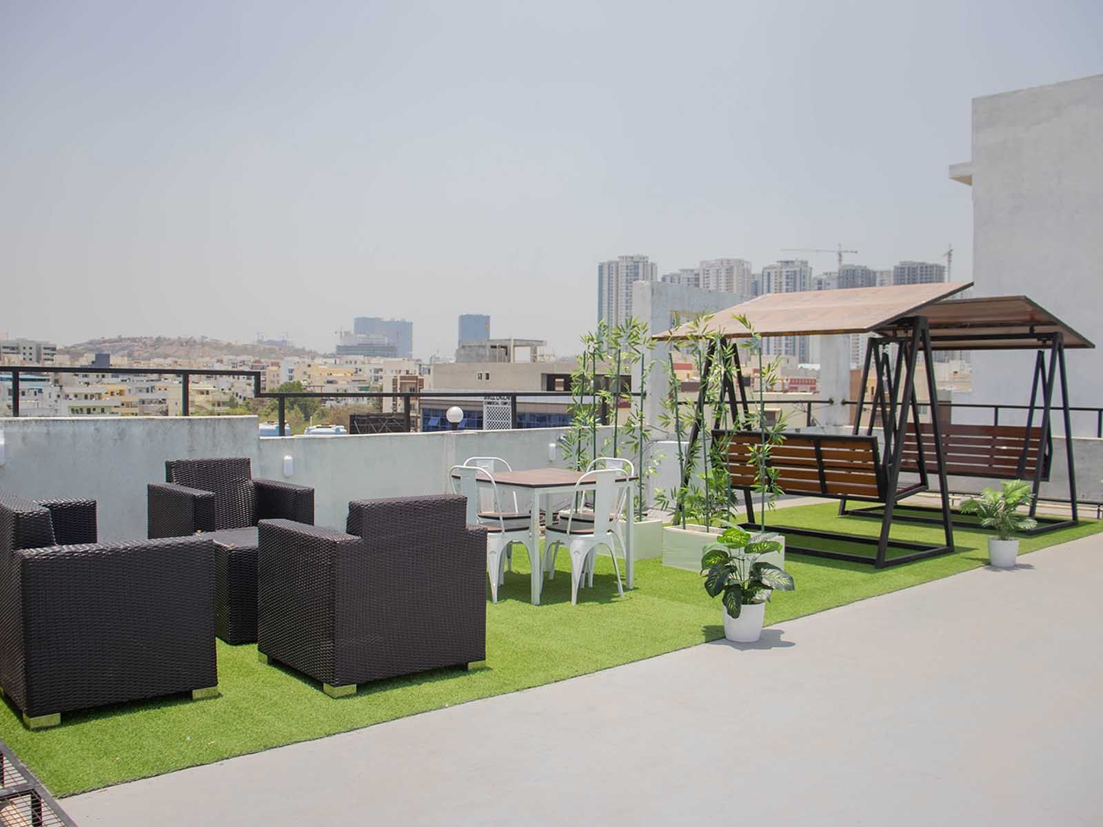 best Coliving rooms with high-speed Wi-Fi, shared kitchens, and laundry facilities-Zolo Aastha