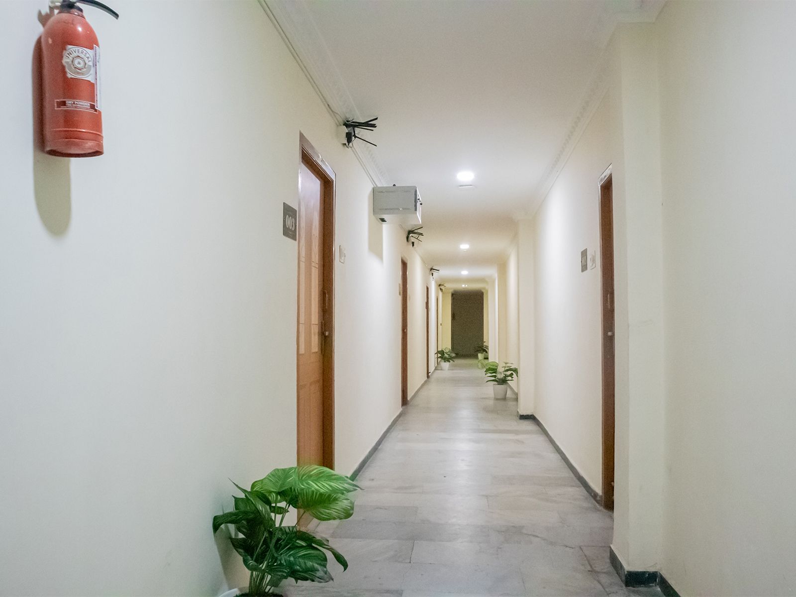 luxury pg rooms for working professionals unisex with private bathrooms in Coimbatore-Zolo Pulse