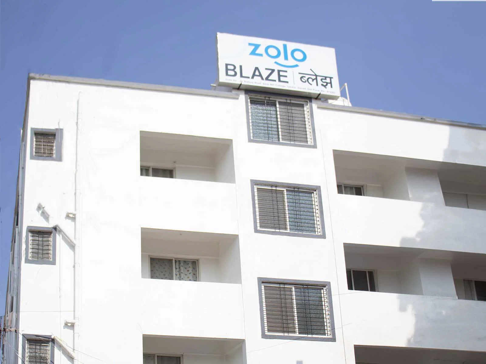 luxury pg rooms for working professionals men and women with private bathrooms in Pune-Zolo Blaze